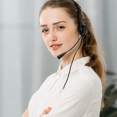 portrait-call-center-woman_edited